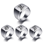 Anillo ancho para hombre inicial e