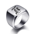 Anillo ancho para hombre inicial j