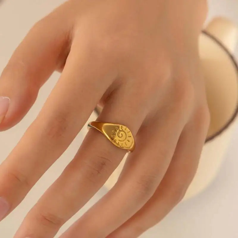 Anillo Retro Sol Astros oro