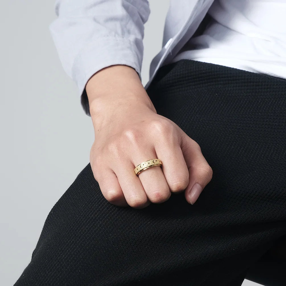 Anillo giratorio con lunas crecientes para hombre oro
