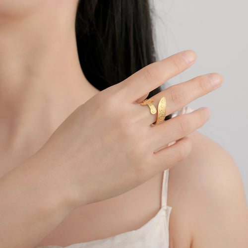 Anillo con espada Ali Zulfiqar símbolo árabe oro