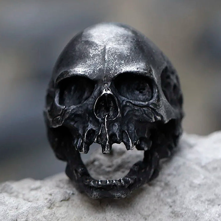 Anillo de calavera estilo gótico negro