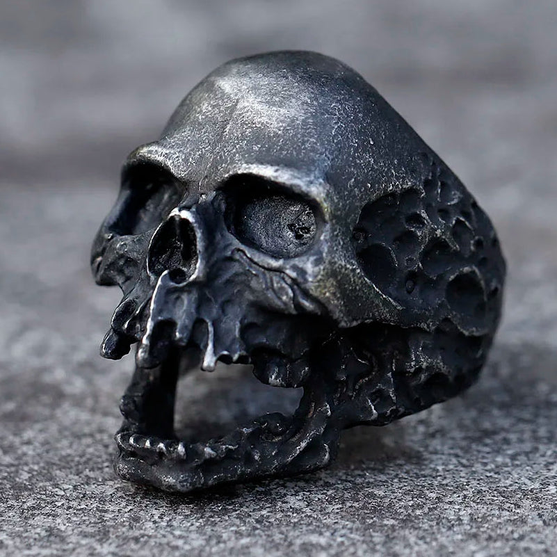 Anillo de calavera estilo gótico negro