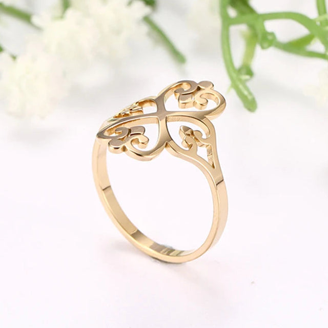 Anillo trébol de cuatro corazones calado de oro