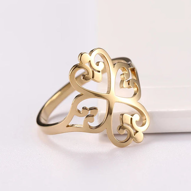 Anillo trébol de cuatro corazones calado de oro