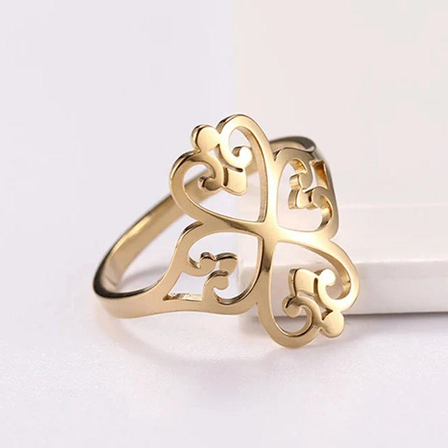 Anillo trébol de cuatro corazones calado de oro
