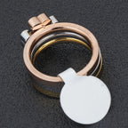 Anillo trébol de cuatro corazones adornado con cristales multicolor