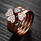 Anillo trébol de cuatro corazones adornado con cristales de oro rosa