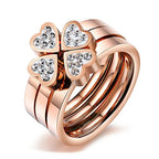 Anillo trébol de cuatro corazones adornado con cristales de oro rosa