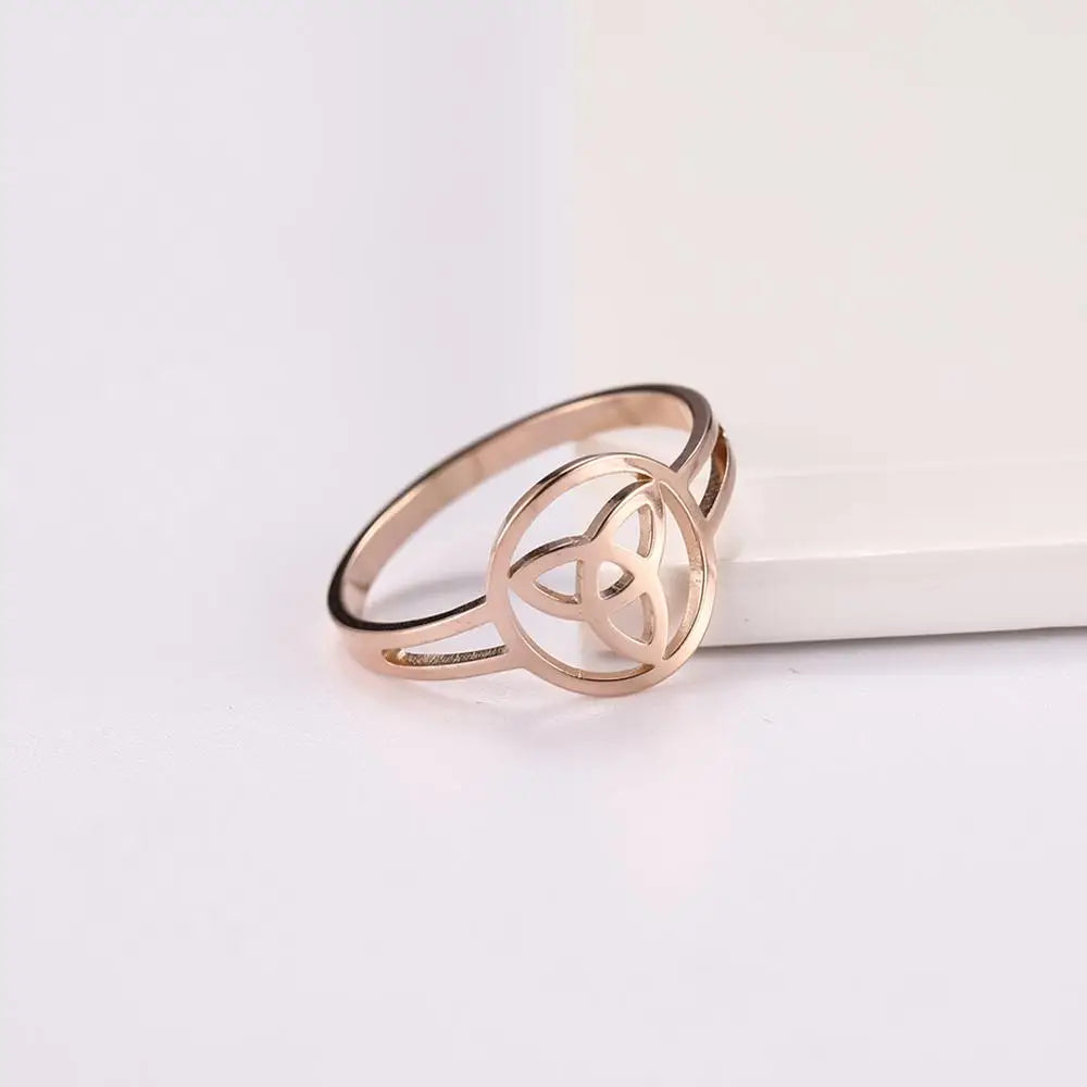 Anillo Triquetra Nudo de la Trinidad Irlandés oro rosa