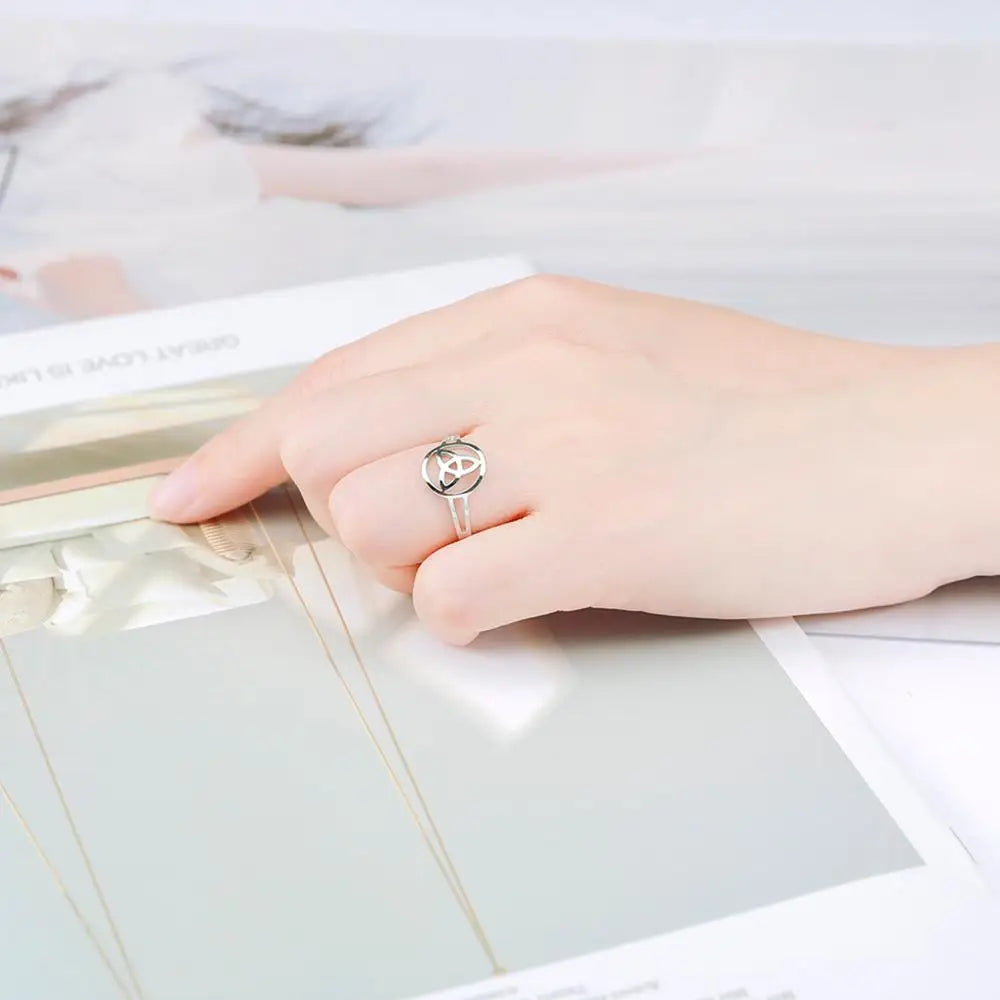 Anillo Triquetra Nudo de la Trinidad Irlandés plata