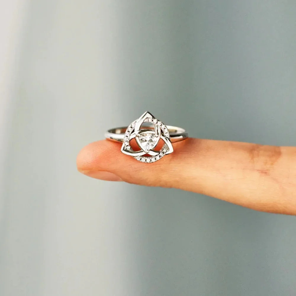 Anillo Triquetra Nudo de la Trinidad Irlandés Celta plata
