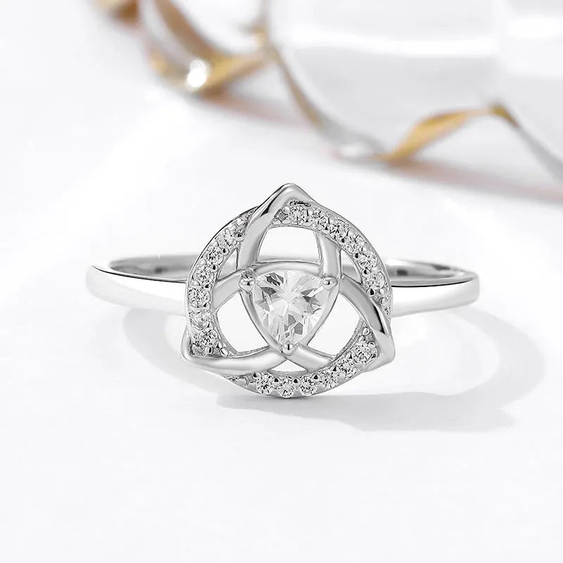 Anillo Triquetra Nudo de la Trinidad Irlandés Celta plata