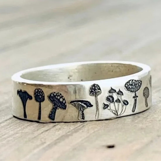 Anillo vintage con champiñones