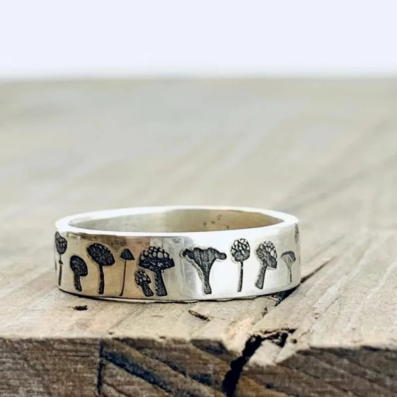 Anillo vintage con champiñones