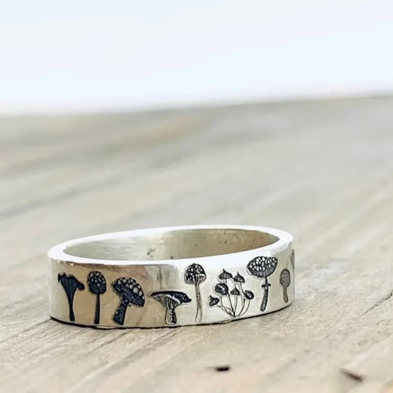 Anillo vintage con champiñones