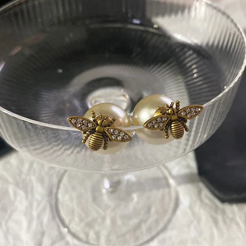 Pendientes abeja y perla blanca