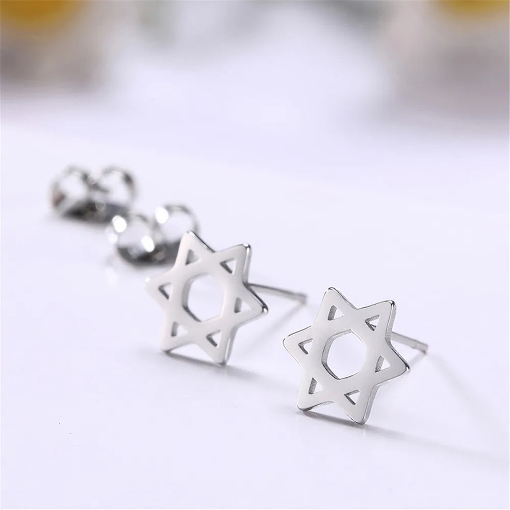 Pendientes con la <span data-glossary-id="etoile-de-david">estrella de David</span> simbólica judía plata