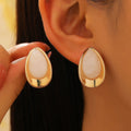 Pendientes con silueta de gota de agua blanca