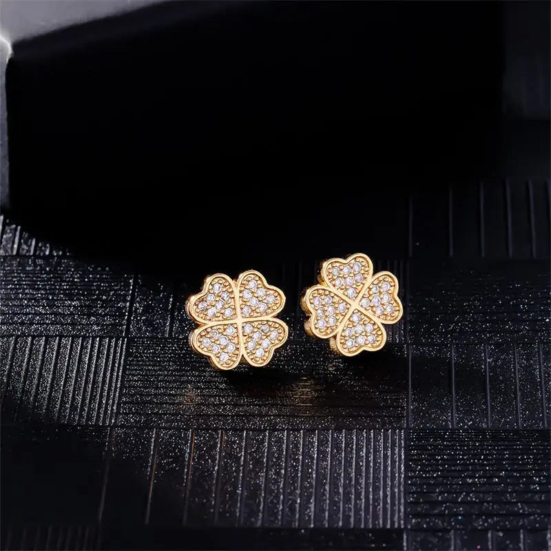 Pendientes de botón con trébol de 4 hojas en circonita dorada