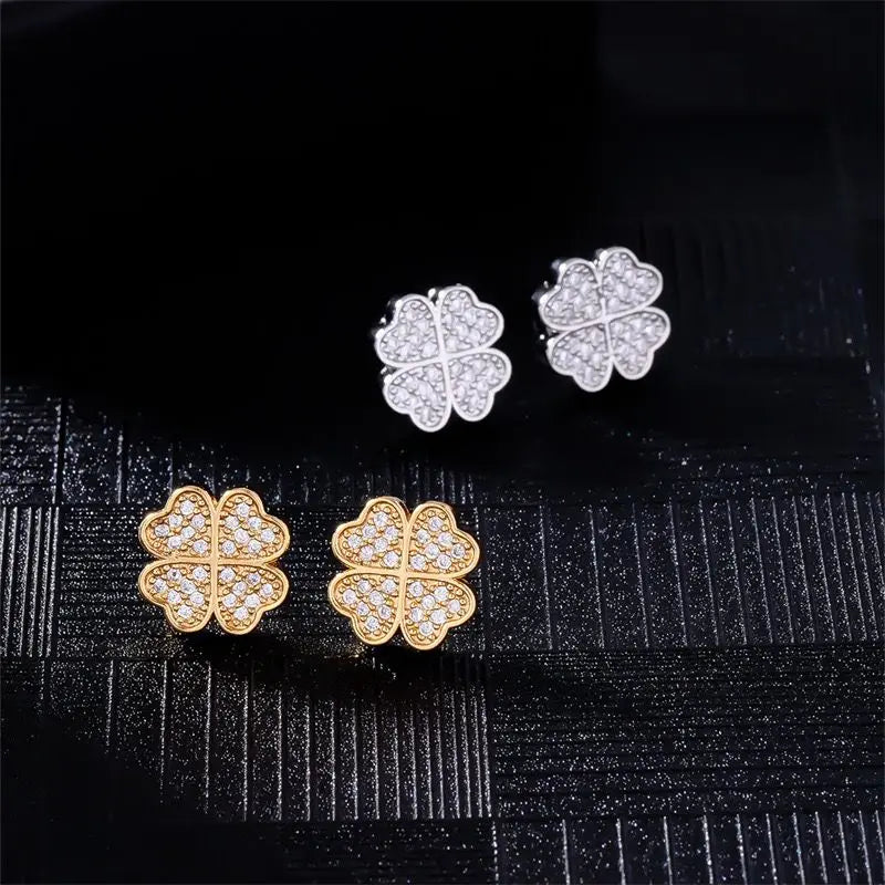 Pendientes de botón con trébol de 4 hojas en circonita dorada