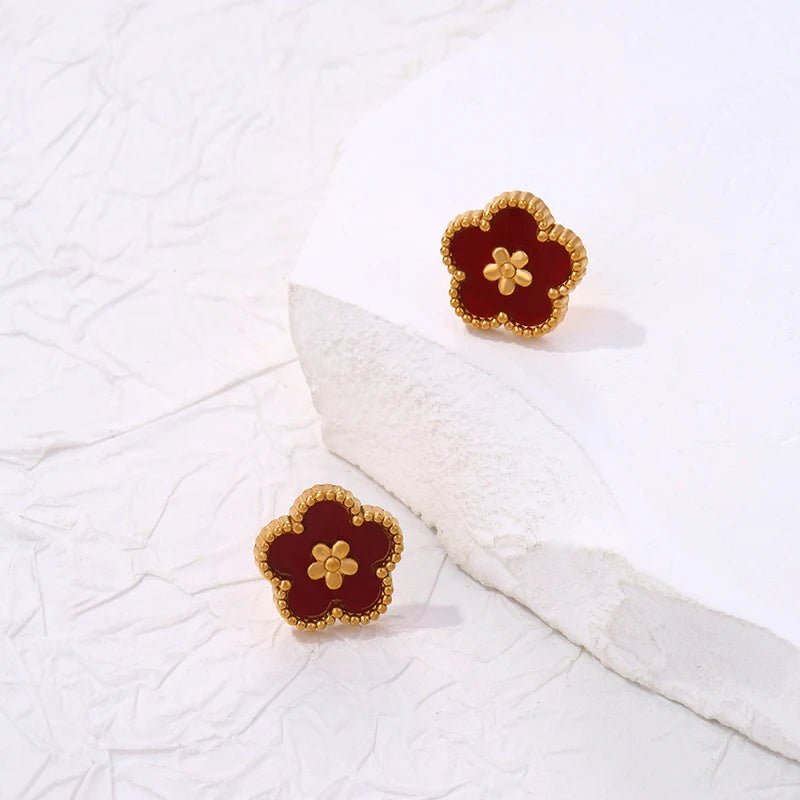 Pendientes de botón con trébol de 5 hojas rojo