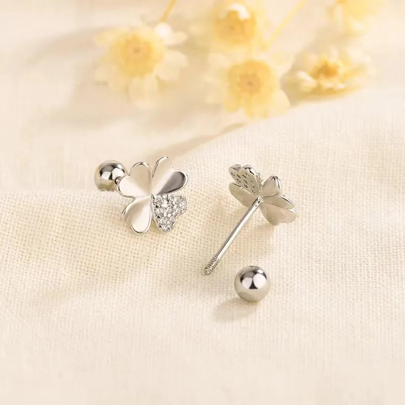 Pendientes de Clavo en Hoja de Trébol de 4 Hojas con Circón