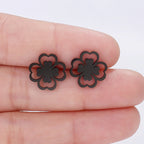 Pendientes de botón de hoja de trébol de 4 hojas negro