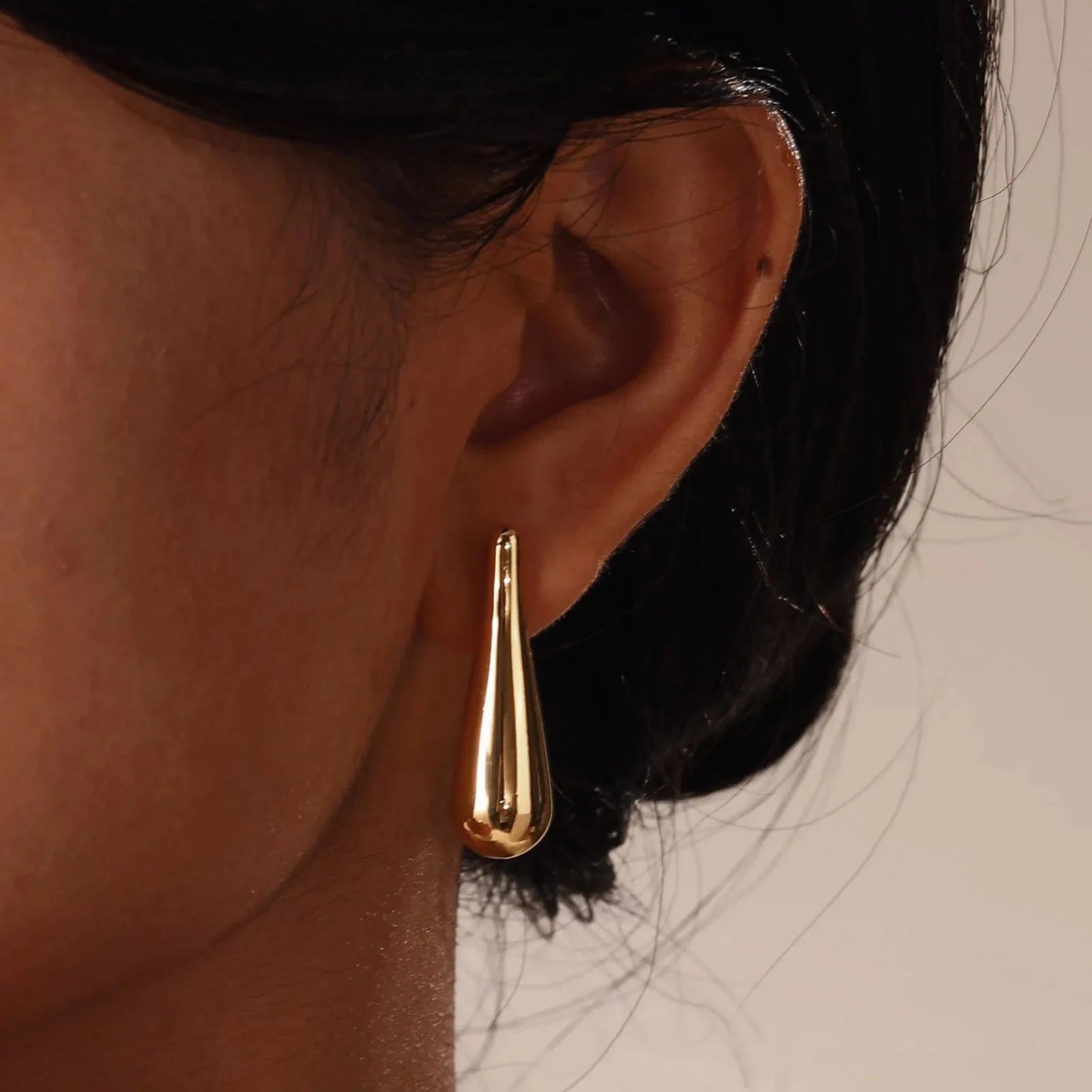 Pendientes de Clavo Fino Gota de Agua