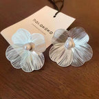 Pendientes de Clavo Flor Pétalos Anchos Blancos