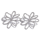Pendientes de botón flores asimétricas plata