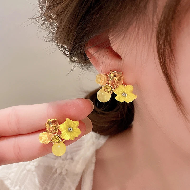 Pendientes de botón Flores y Perlas amarillo 1