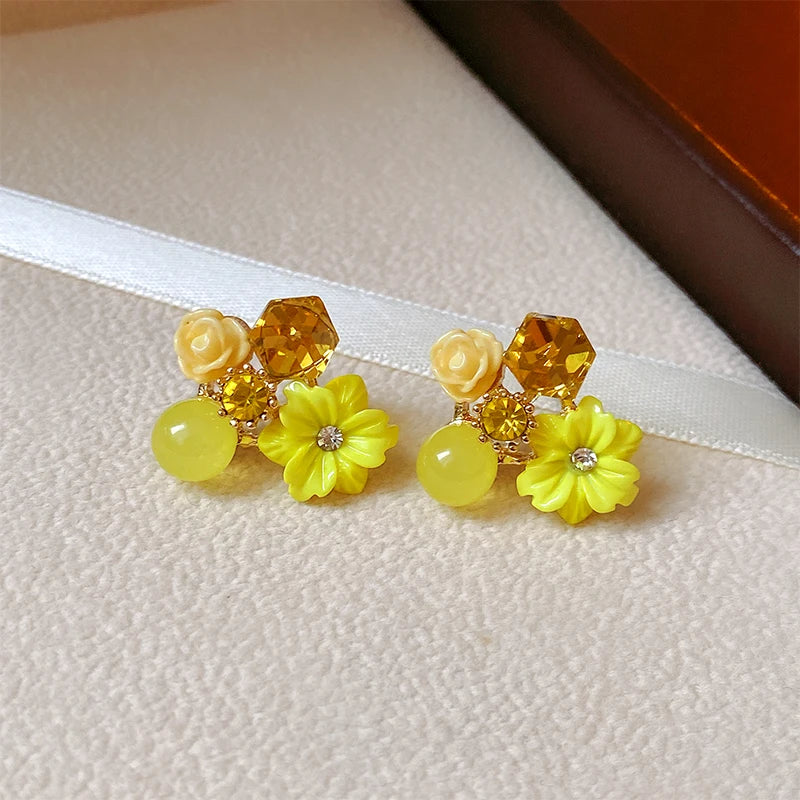 Pendientes de botón Flores y Perlas amarillo 1