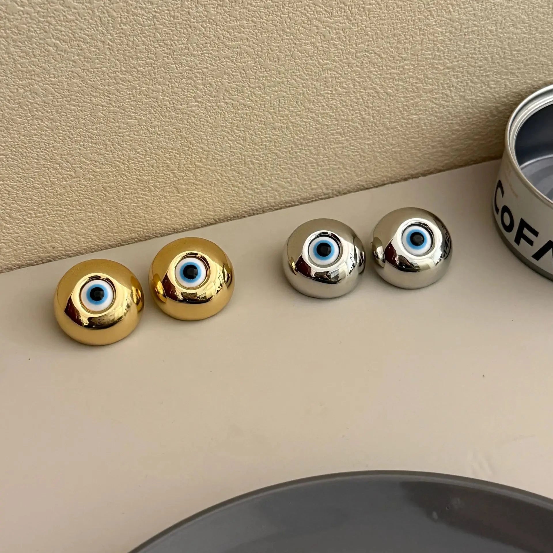 Pendientes de botón vintage contra el mal de ojo oro