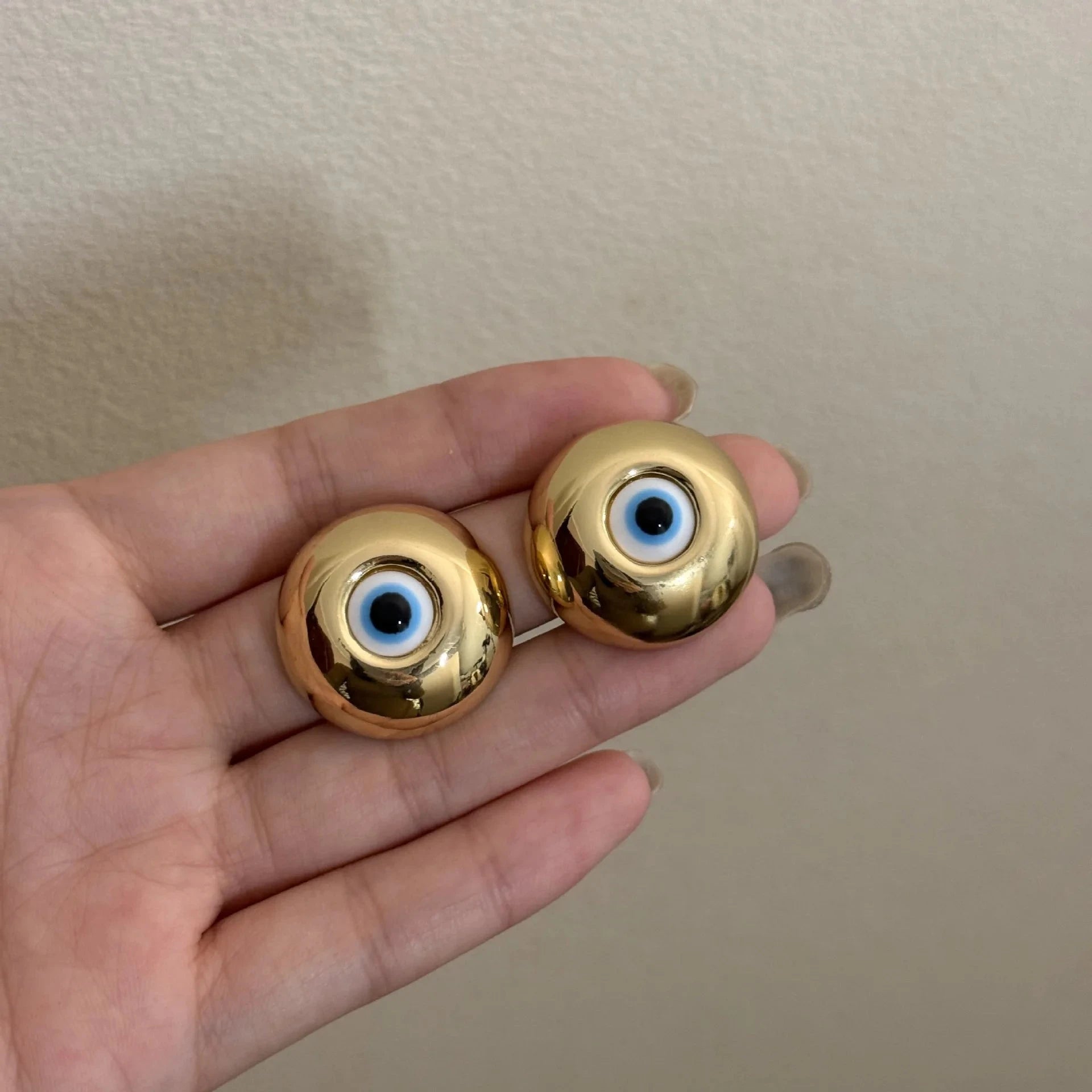 Pendientes de botón vintage contra el mal de ojo oro