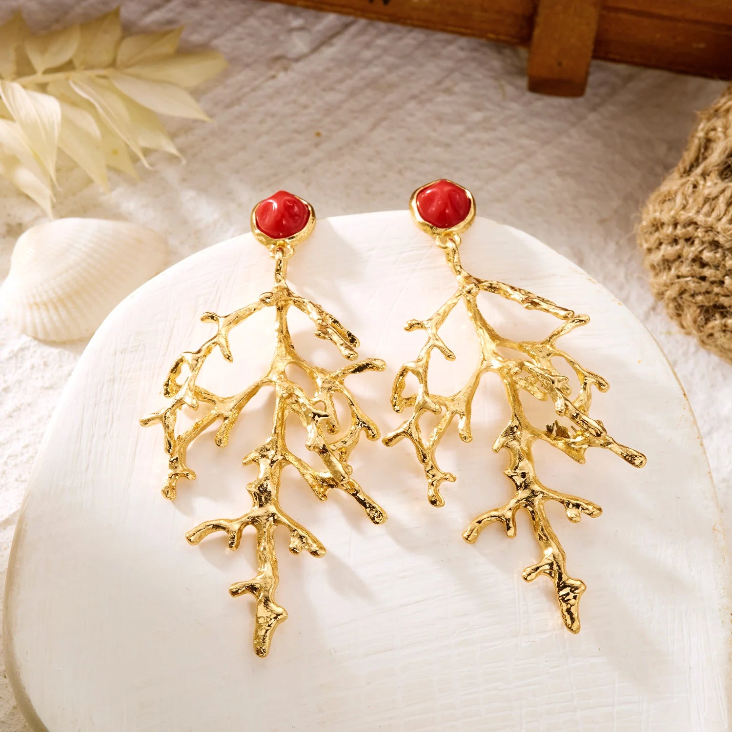 Pendientes de coral dorados