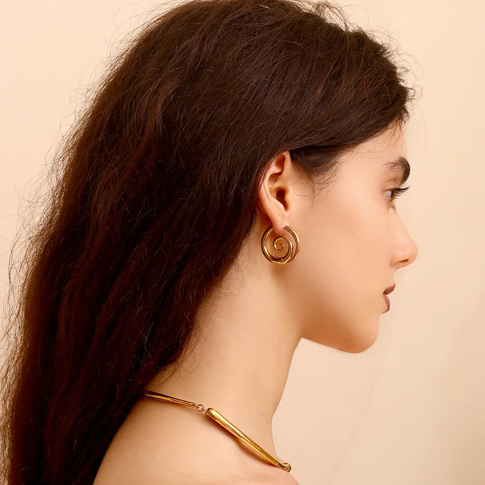 Pendientes de aro con motivo espiral oro