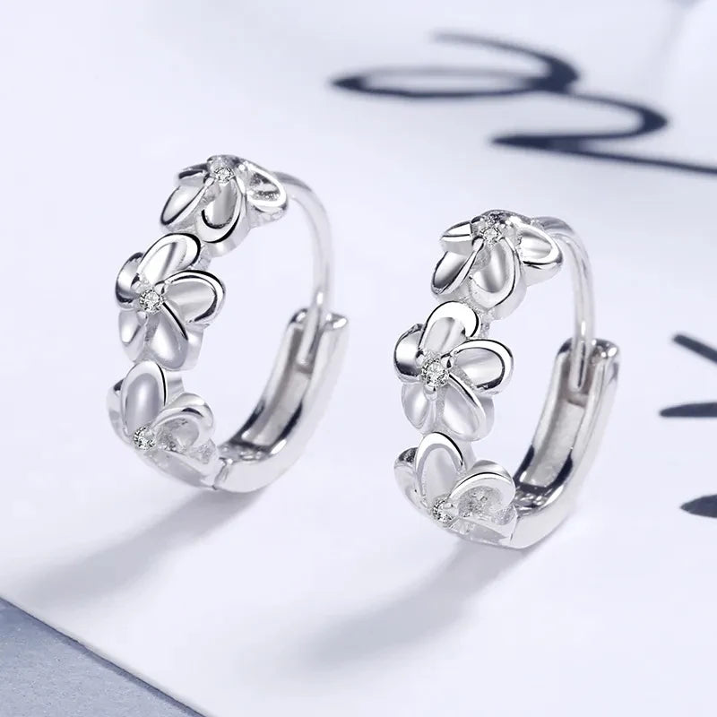 Pendientes de aro con trío de flores