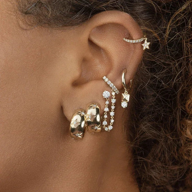 Pendientes de aro abombados con estrellas grabadas