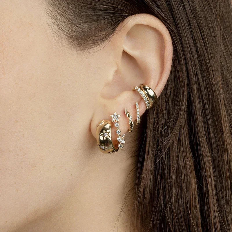 Pendientes de aro abombados con estrellas grabadas dorado