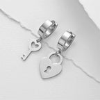 Pendientes de aro con llave y candado plateados