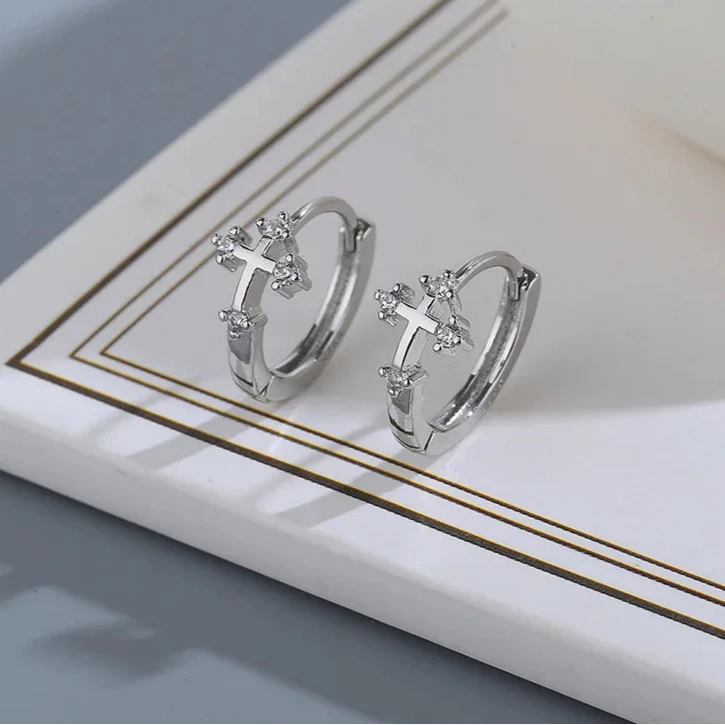 Pendientes de Aro Cruz de Jesús con Circonio