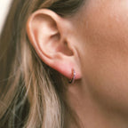 Pendientes de aro dorados con piedra de nacimiento para mujer
