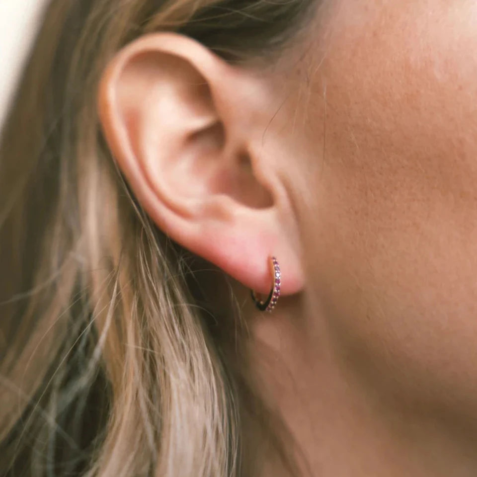 Pendientes de aro dorados con piedra de nacimiento para mujer