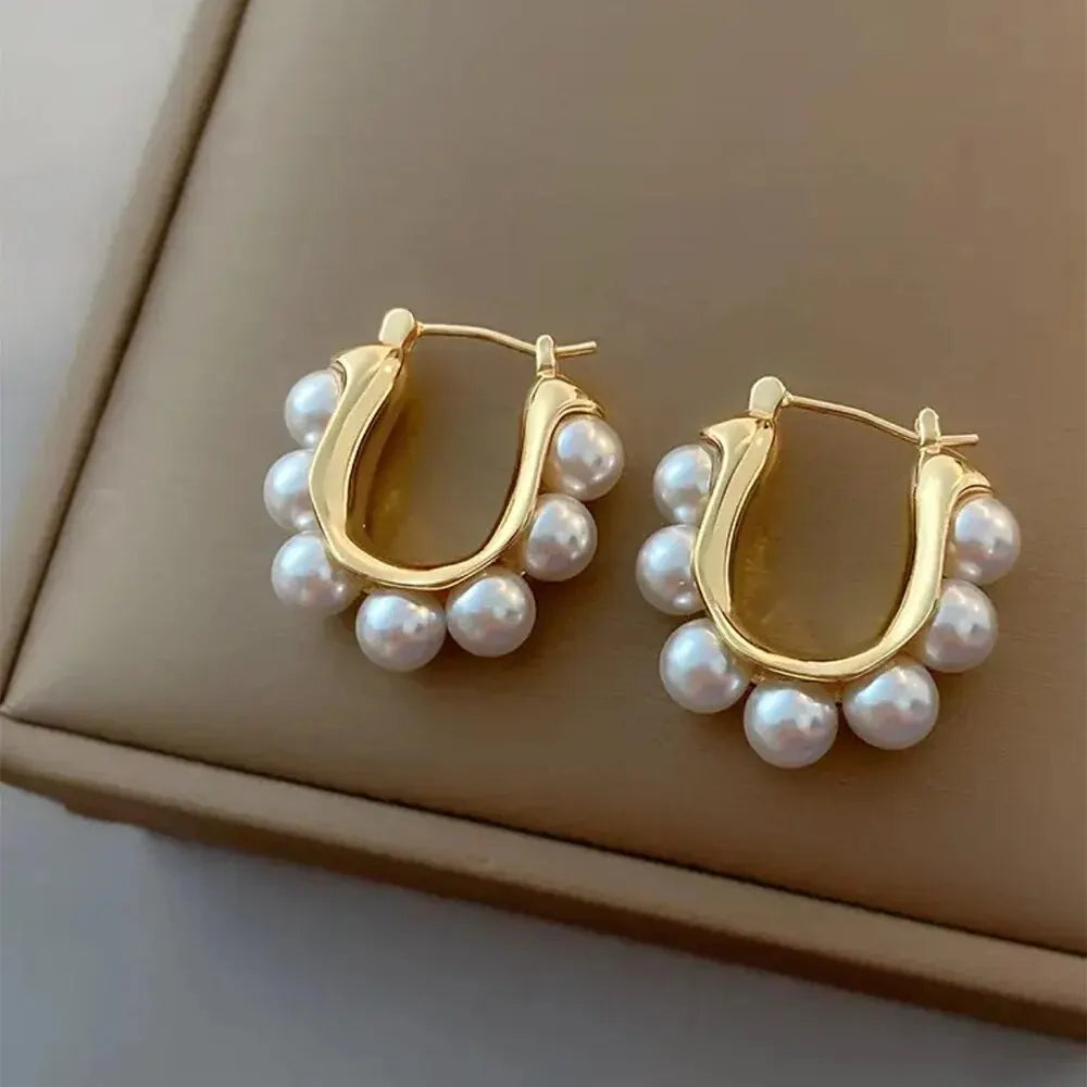 Elegantes Pendientes de Aro con Perlas