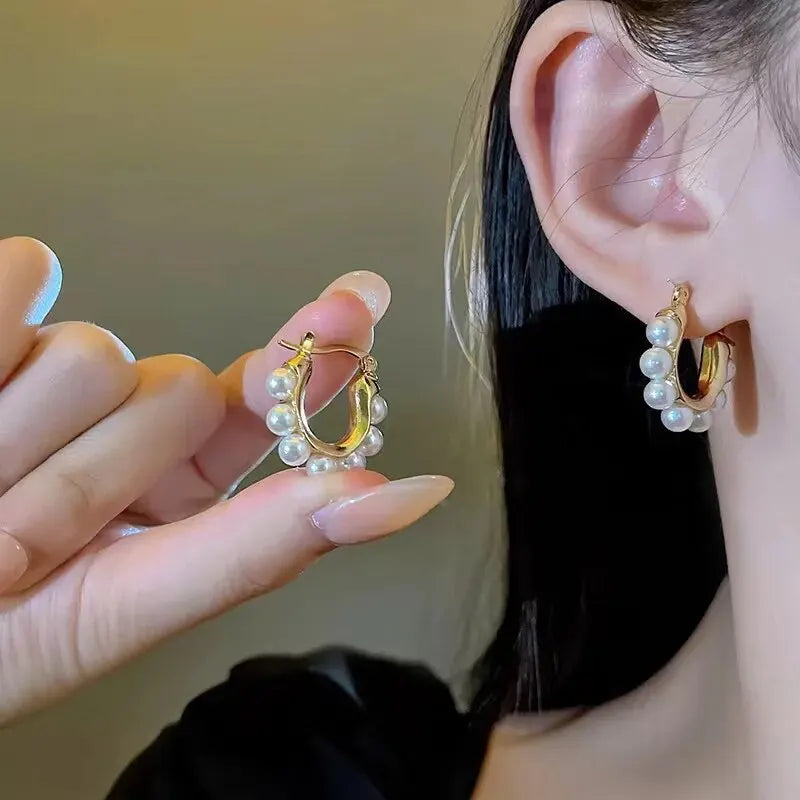 Elegantes Pendientes de Aro con Perlas