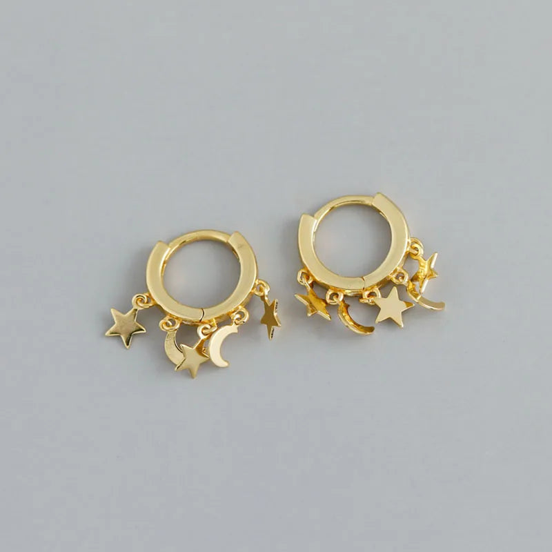 Pendientes de aro con estrellas y lunas colgantes dorados