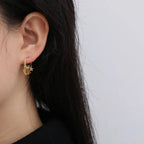 Pendientes de aro con estrellas y lunas colgantes dorados