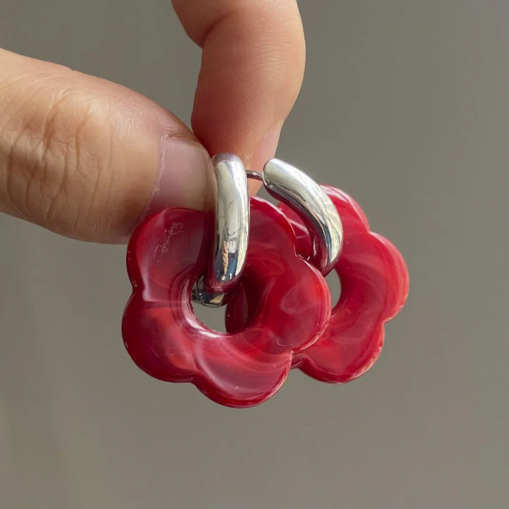 Pendientes de aro con flor de resina