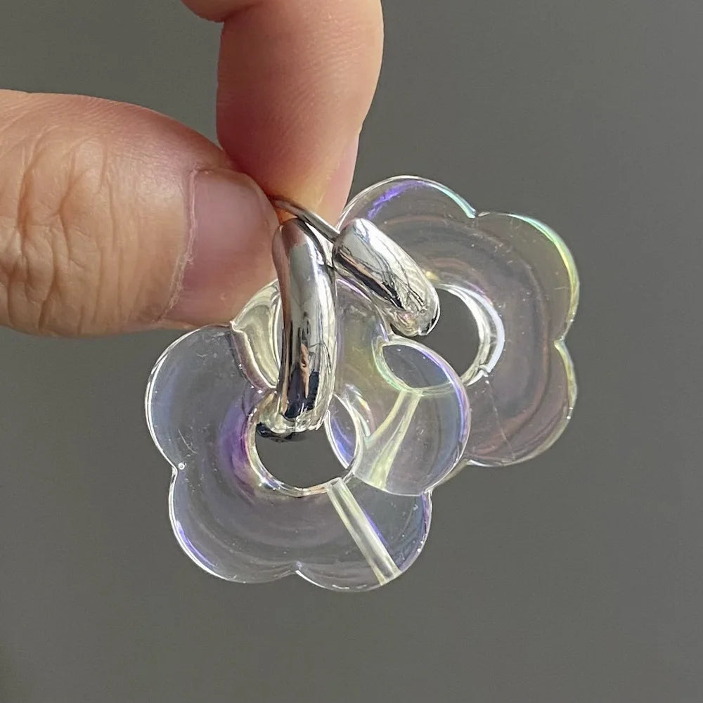 Pendientes de aro con flor de resina